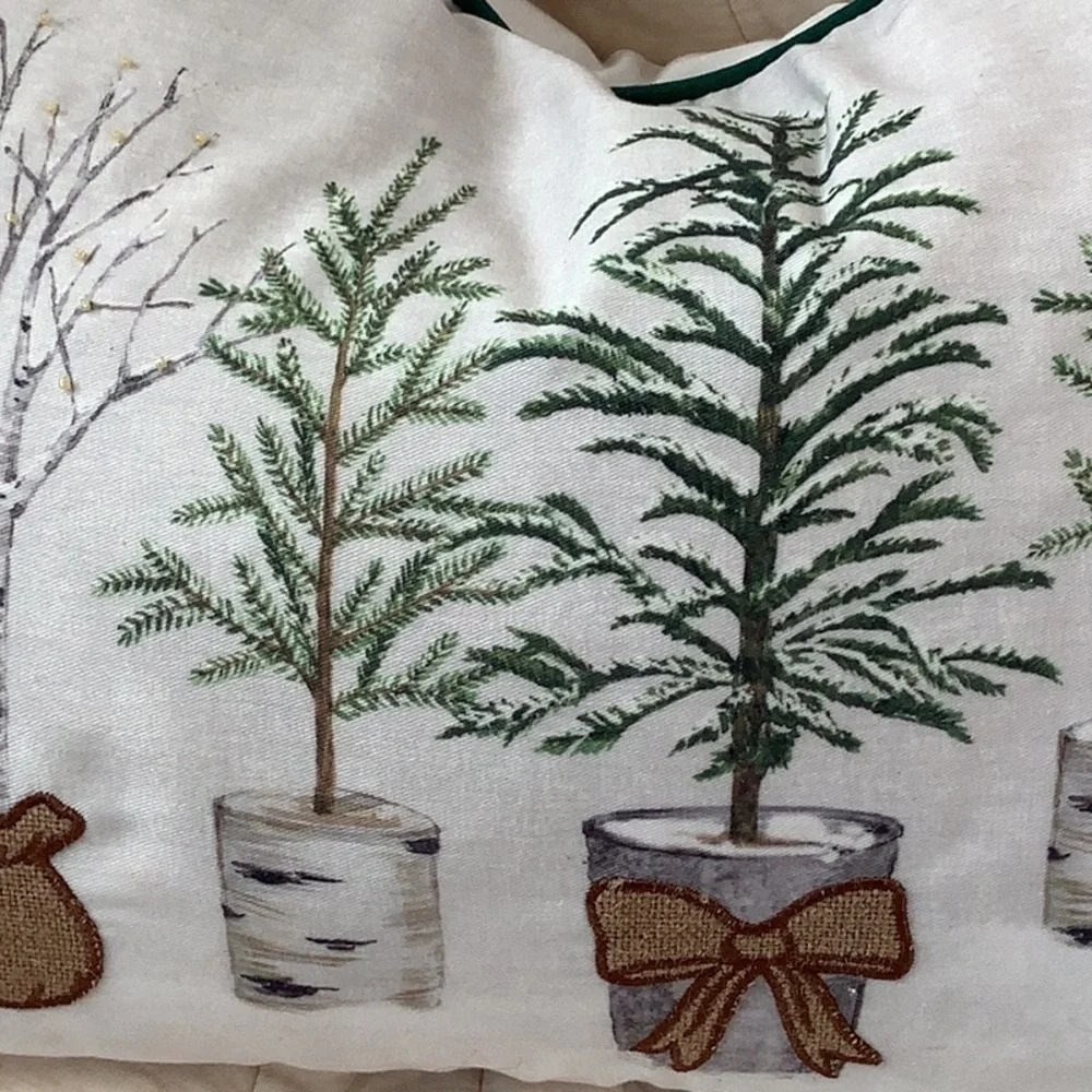 The Farmhouse by Racheal Ashwell Holiday Goose-down Pillow